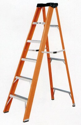 LP-60697 Ind. Fiberglass Stepladder 6'